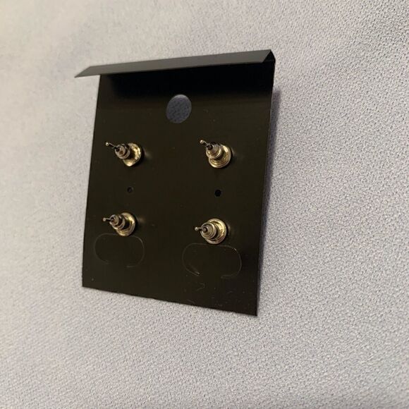 💐 2 Pair Stud Earrings - Picture 7 of 7